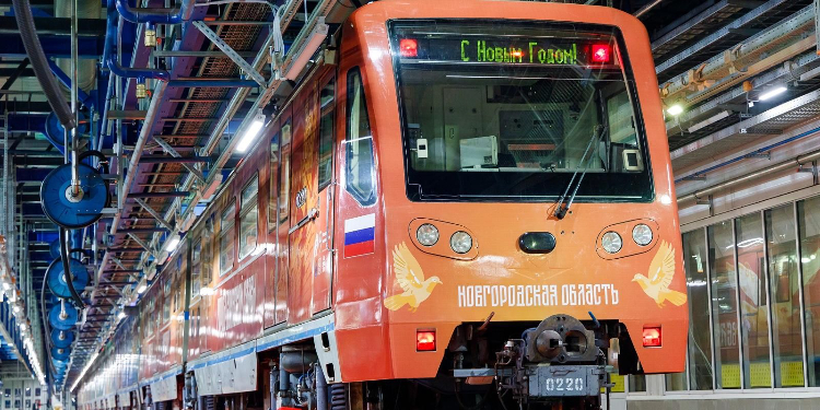 На Арбатско-Покровскую линию метро вышел поезд, посвященный Новгородской области