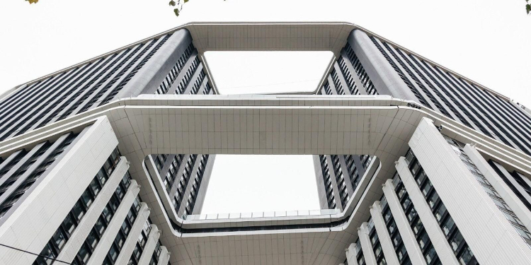 В Раменках ввели в эксплуатацию дом с «парящими» мостами на ул. Василия Ланового