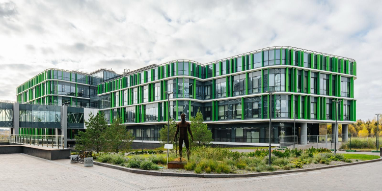 В ЗАО благоустроили территорию рядом с центром хронических болезней на Большом бульваре