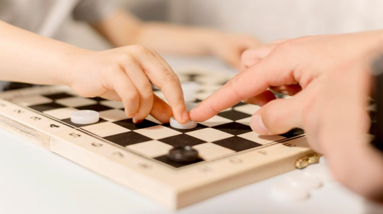 В ЦМД «Фили-Давыдково» состоятся окружные соревнования по шашкам для москвичей с ОВЗ