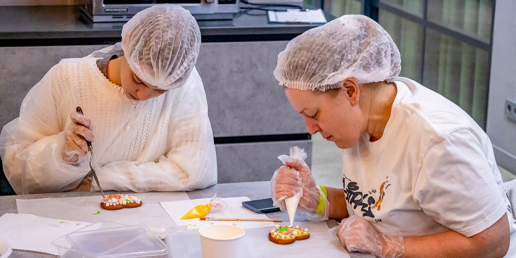 Праздничную программу к 8 Марта подготовили в Едином центре поддержки бойцов СВО и их семей