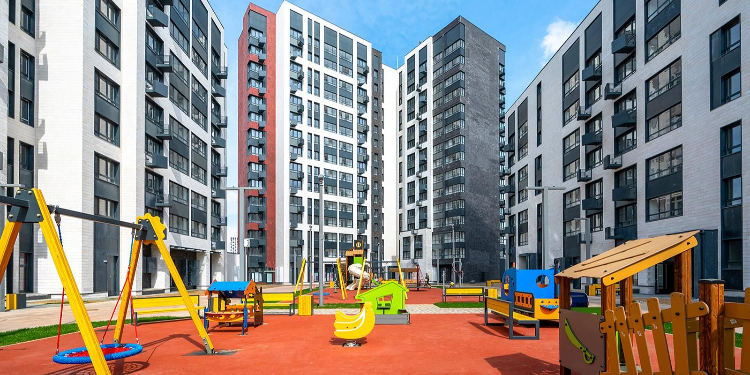 На западе Москвы в этом году обновят 235 дворовых территорий