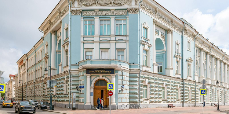 Началась реставрация фасадов здания Зоологического музея МГУ