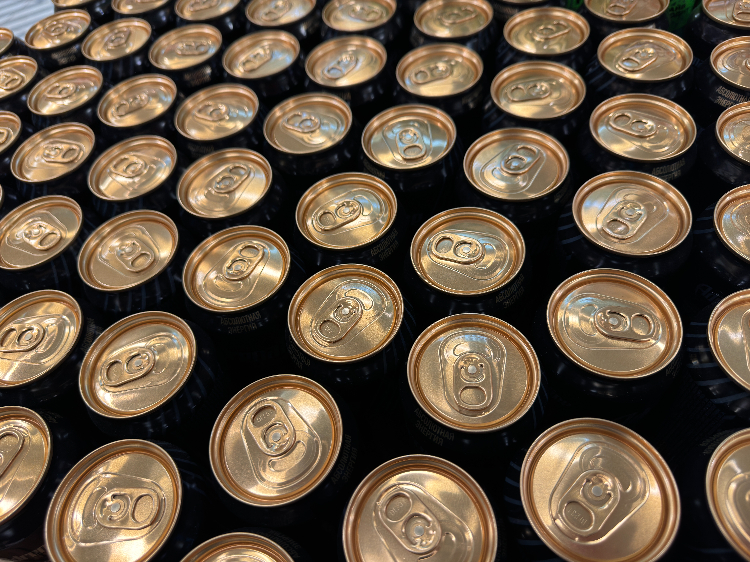 На востоке Москвы изъята крупная партия поддельных энергетических напитков