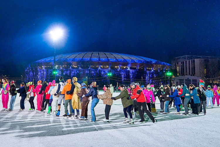 Лыжные трассы и мультимедийные катки: как проходит зимний спортивный сезон в Москве