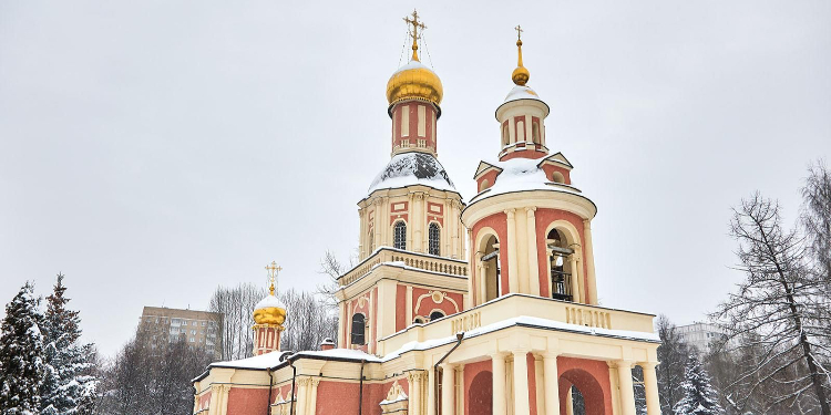 Собянин: Завершена реставрация храма Живоначальной Троицы в усадьбе Свиблово