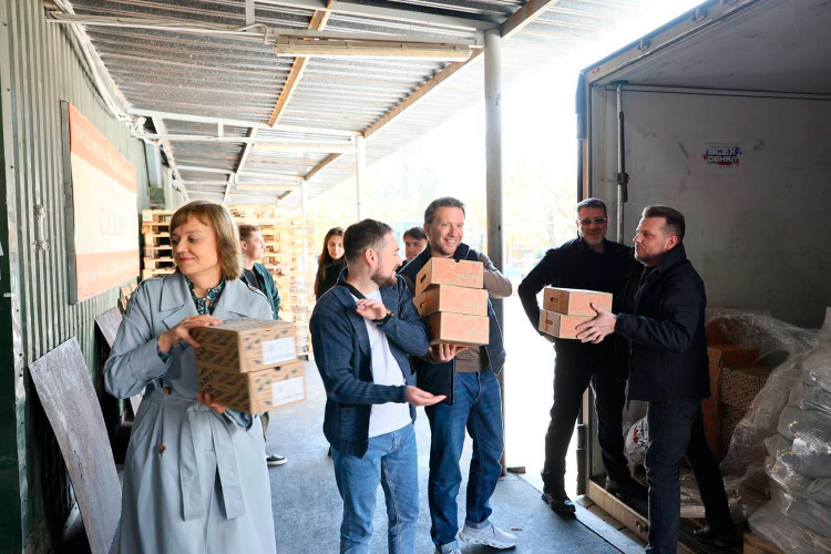 Собянин: Московские предприниматели регулярно доставляют гумпомощь на передовую