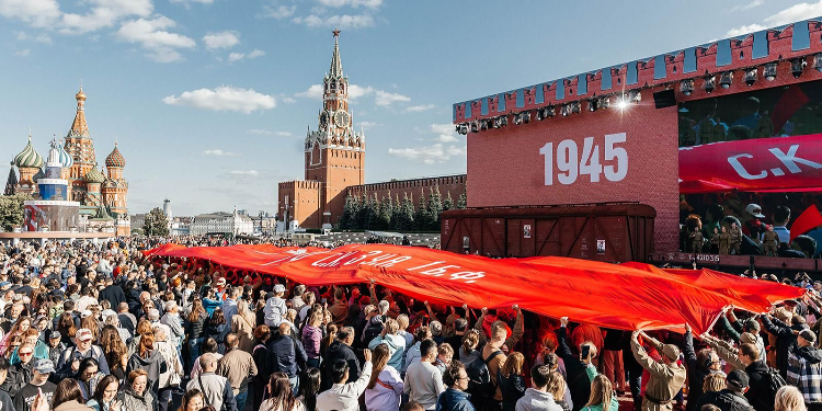 Собянин: Почти полмиллиона человек посетили иммерсивный музей на Красной площади
