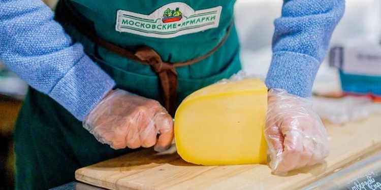 Фермер ярмарки в Нагорном отправляет собственные сыры в зону СВО