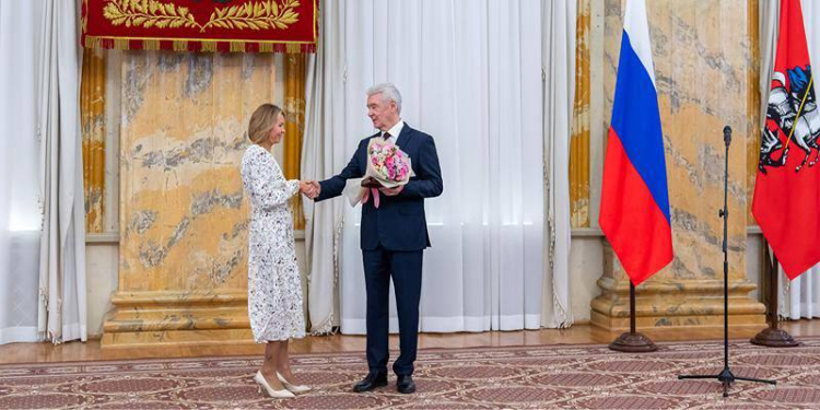Собянин вручил награды москвичам в преддверии Дня народного единства