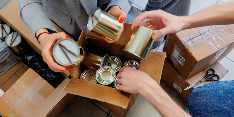 Почти 15 тонн гумпомощи отправили студенты столичных колледжей в зону СВО