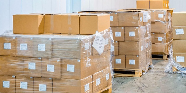 Столичные предприниматели обеспечивают военнослужащих сезонными вещами