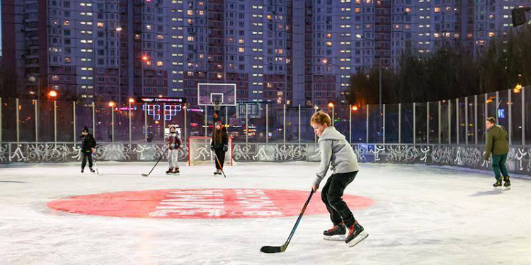 Собянин: Завершено устройство 11 всесезонных спортивных площадок нового формата