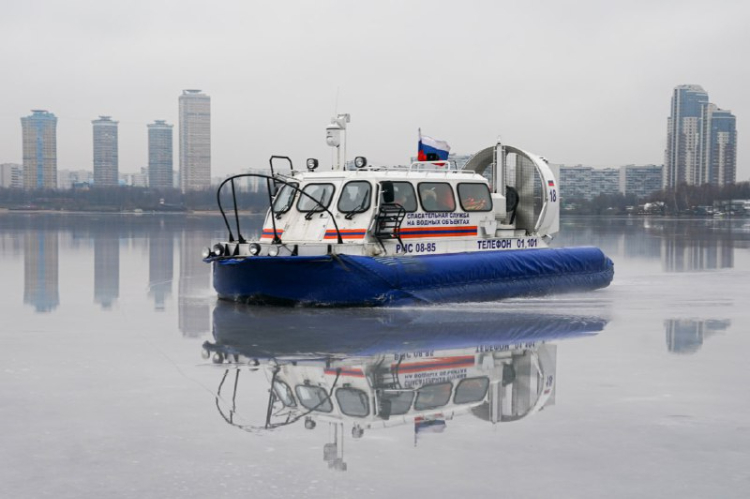 Спасатели в усиленном режиме патрулируют реки и водоемы в Москве