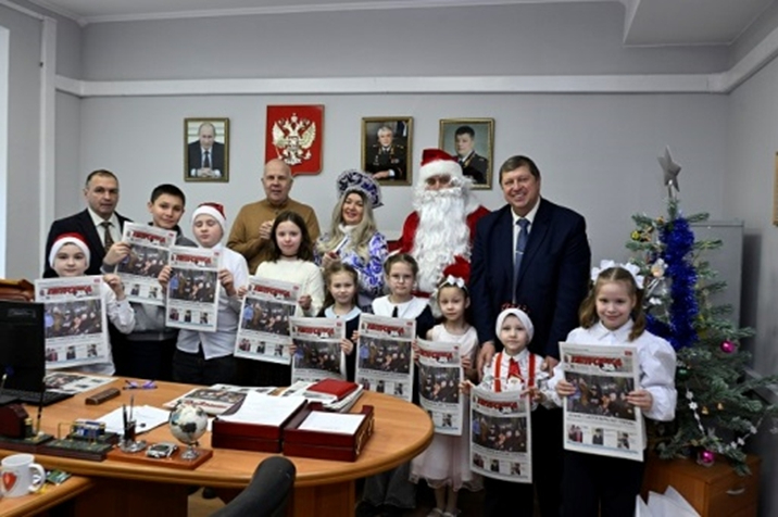 В рамках Всероссийской акции «Полицейский Дед Мороз» дети сотрудников полиции посетили редакции газет «Петровка, 38» и «Московская правда»