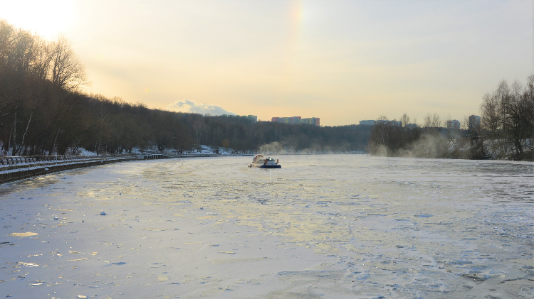 Московские спасатели предупреждают об опасности выхода на лед