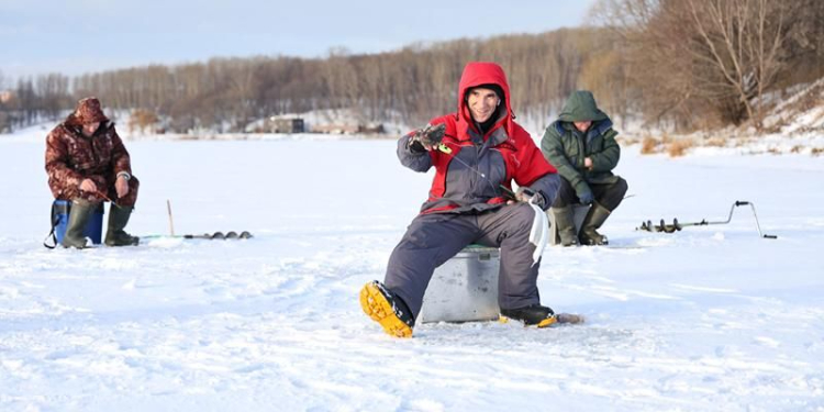 Лед коварен: что нужно знать каждому о зимних водоемах