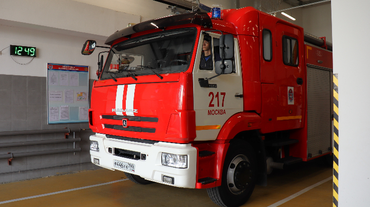 Управление ГОЧСиПБ по ЗАО предупреждает: непотушенный окурок с балкона — частая причина пожаров в многоквартирных домах