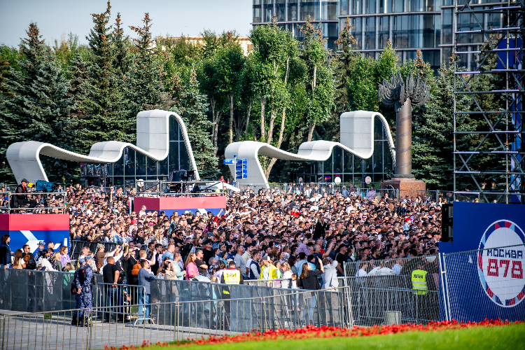 «Музыка Гордых» на Поклонной: хиты «Любэ» и башкирский фолк прозвучали в ЗАО