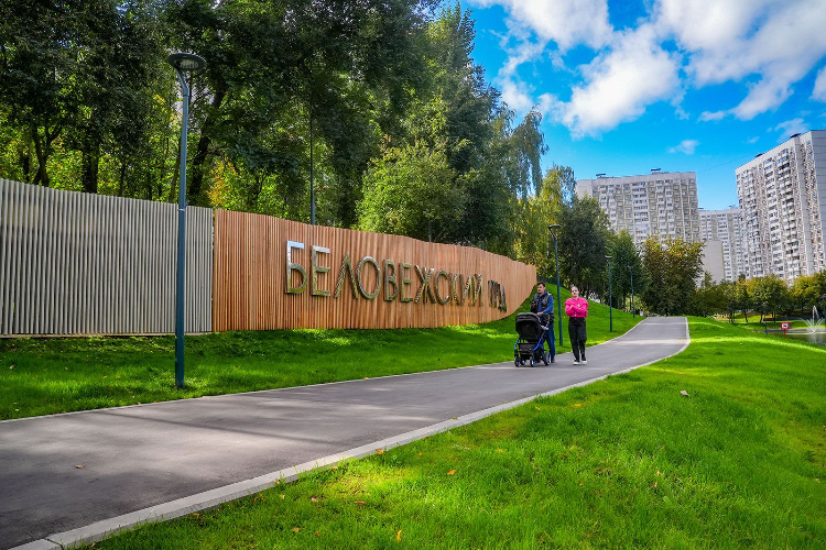 Шезлонги у пруда и спортзал под небом: как преобразился Западный округ в 2025 году