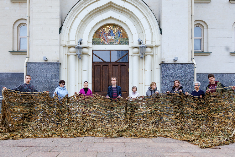 Цех под сводами храма. Волонтеры из Раменок стали опорой для бойцов на передовой