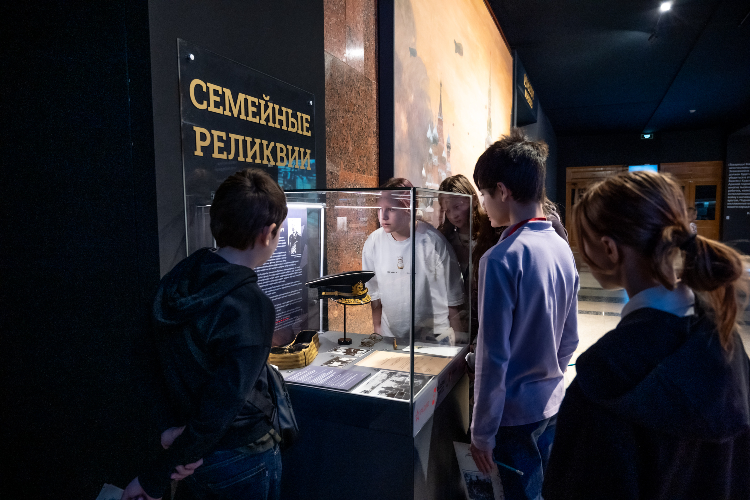 Марш бессмертия: в Музее Победы открылась выставка к годовщине парада 1941 года