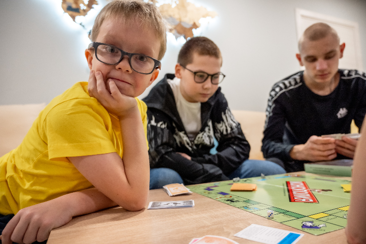 Дом, где ждут семью: как в Москве помогают детям-сиротам обрести родителей