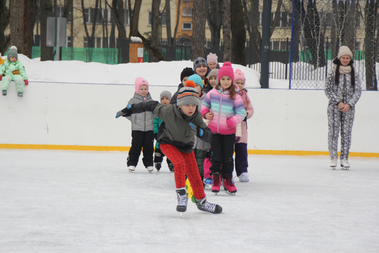 Время готовить коньки. Где откроются катки в Западном округе