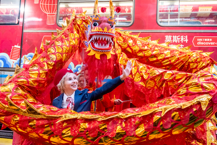 Путь дракона начинается в ЗАО: из депо «Аминьевское» выехал «китайский» поезд