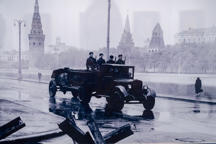 Майор подземки и каллиграфия: хроники непокоренной Москвы на выставке в ЗАО