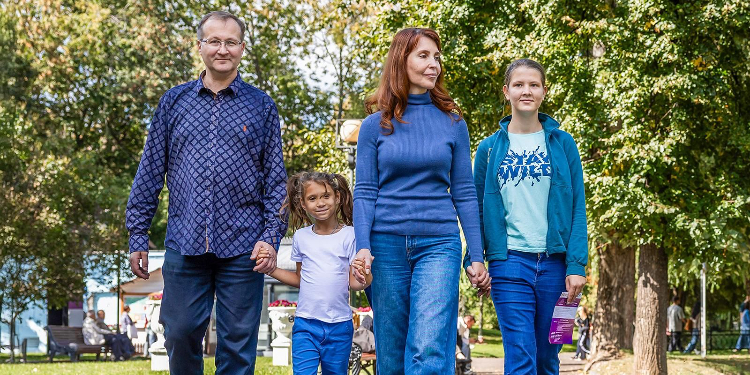 Сергей Собянин: почти 95% детей-сирот из Москвы живут в приемных семьях