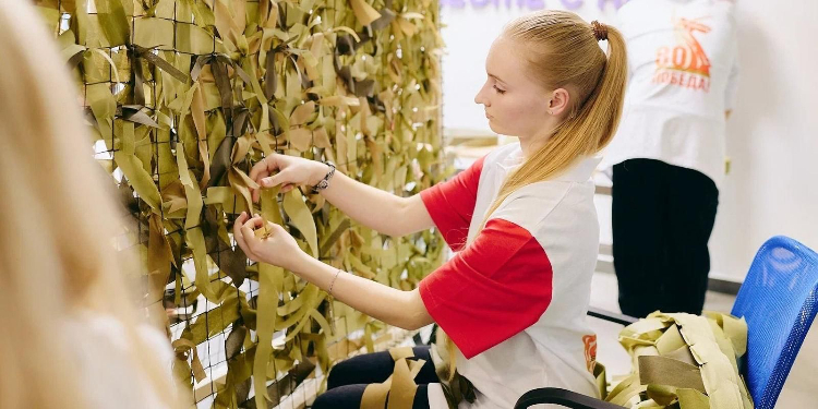 Москвичи — волонтеры проекта «Вяжем-нашим.РФ» помогают участникам СВО