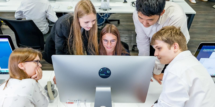 Сергей Собянин: ИТ-классы в школах Москвы находятся на пике популярности