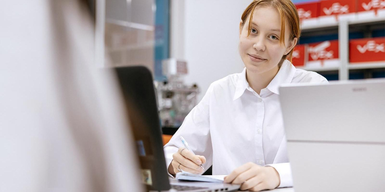 Сергей Собянин: ИИ-сервис для изучения физики и информатики появился в «МЭШ»