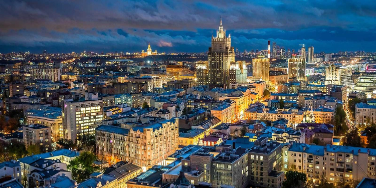 Собянин: более 26 тыс. приборов наружного освещения установят в этом году