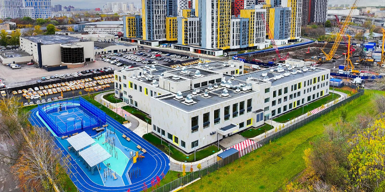 Собянин: на востоке Москвы строят 14 социальных объектов