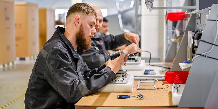 Собянин: оборот электротехнической промышленности Москвы вырос почти на 22%