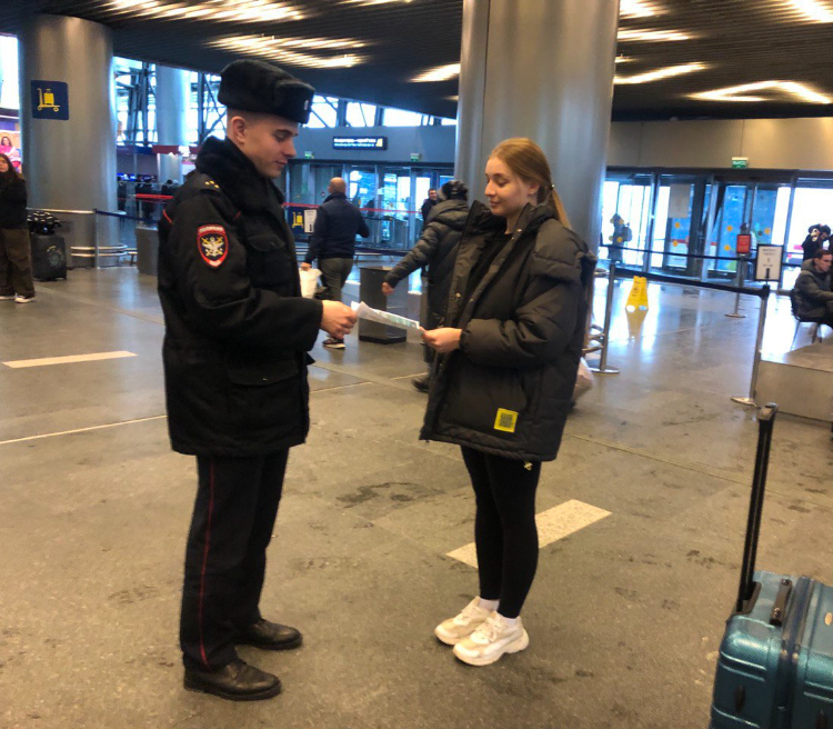 Сотрудники линейного отдела МВД России в аэропорту Внуково провели профилактические мероприятия