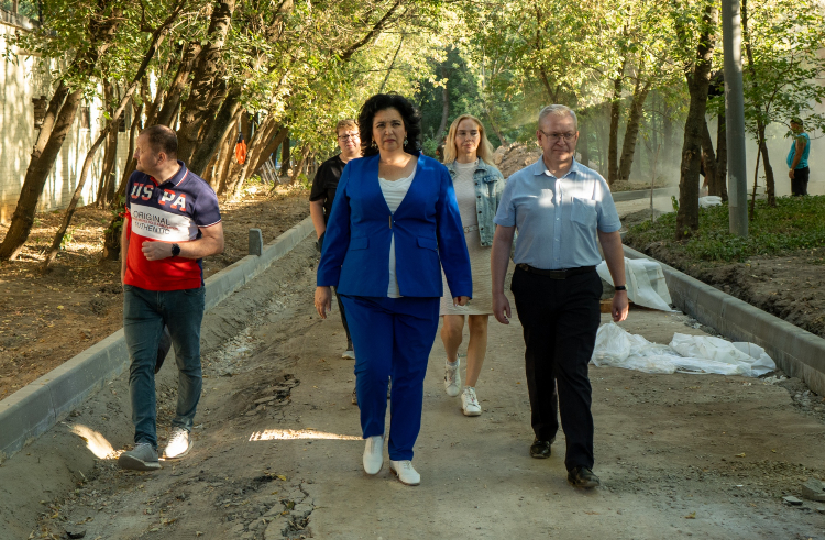 Татьяна Батышева: "Теперь мы уверены в  безопасности дороги в школу №1448"