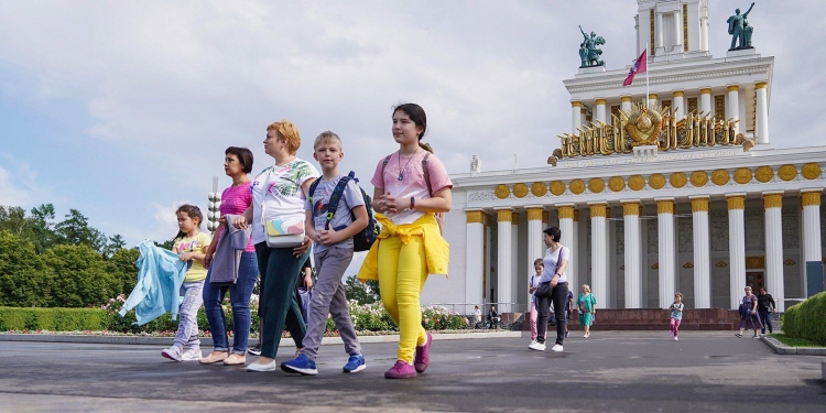 Мэр Москвы Сергей Собянин накануне Дня города посетил ВДНХ и осмотрел новые объекты на выставке