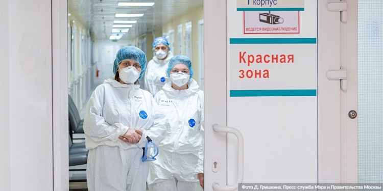 «Единая Россия» поздравила с Новым годом московских врачей, борющихся с COVID-19