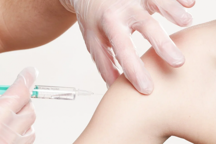 В Словакии ввели штраф 10 тыс. евро за нарушение очередности вакцинации от COVID-19