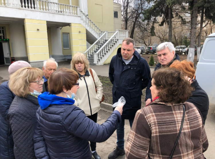 Евгений Попов обсудил с жителями Раменок строительство досугового центра