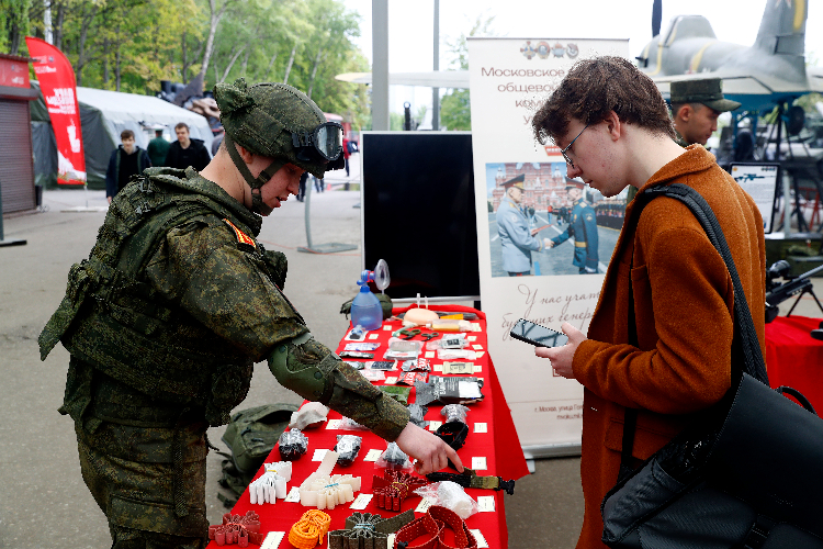 Акция «Есть такая профессия – родину защищать!» проходит в Москве