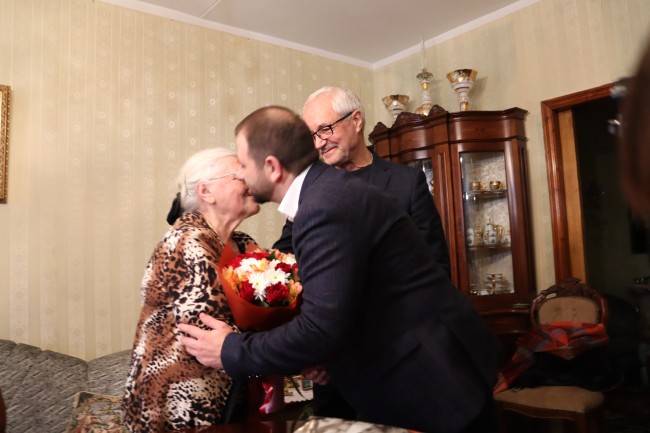 Жительницу Кунцева поздравили с большим праздником