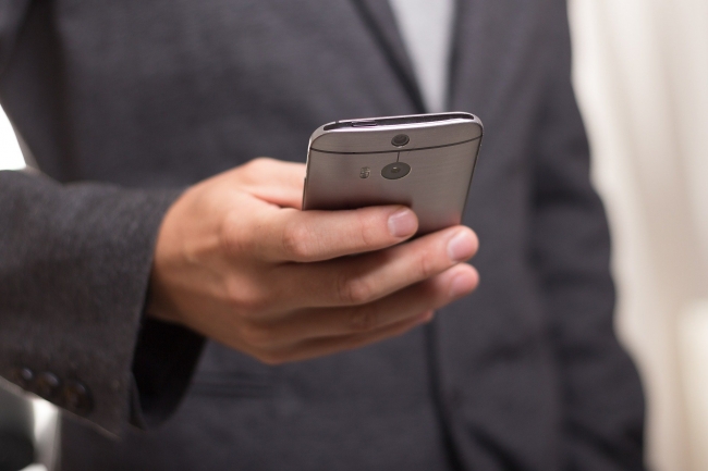 Работодатели могут проверить цифровые пропуска сотрудников по телефону