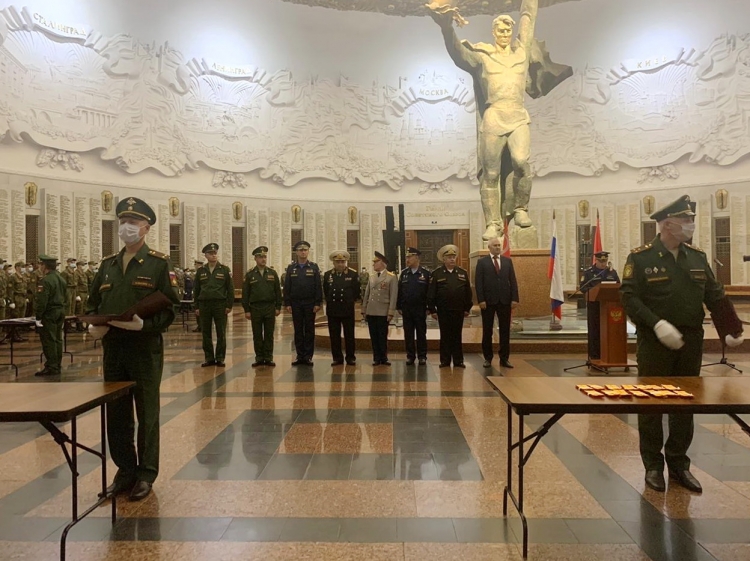 Выпускникам РТУ МИРЭА вручены погоны «лейтенант», «сержант», «рядовой»