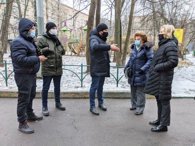 Ряд жителей. Власти района Раменки. Управа Раменки 9 мая 2021 фотоотчет. Управа Раменки 9 мая 2021. Раменки район местные новости.
