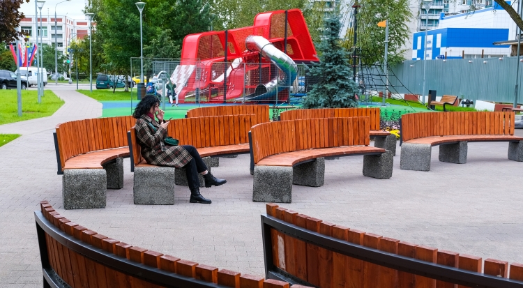 Новый центр притяжения: сквер на улице Крылатские холмы открыт для посещения