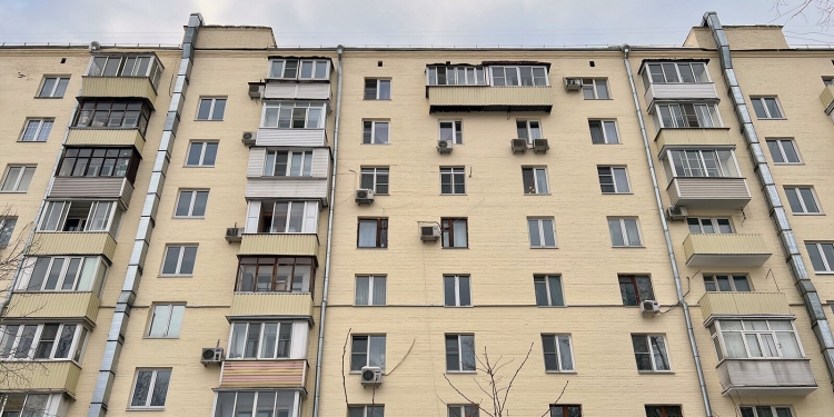 На Кутузовском проспекте отремонтировали дом в стиле неоклассицизма